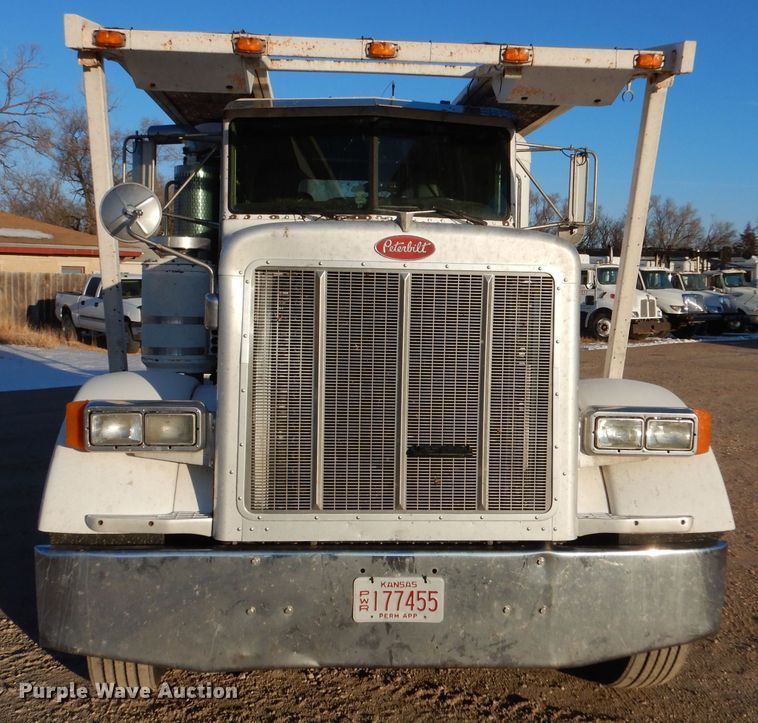 image for item IV9974 2002 Peterbilt 379  semi truck