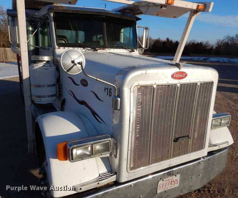 image for item IV9974 2002 Peterbilt 379  semi truck