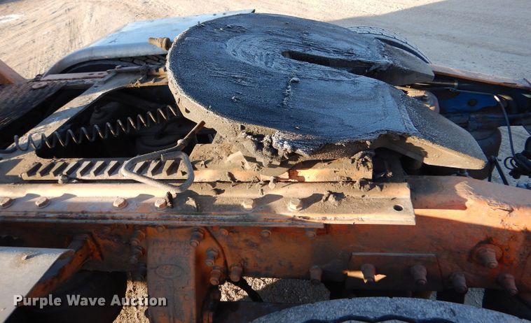 image for item IV9974 2002 Peterbilt 379  semi truck