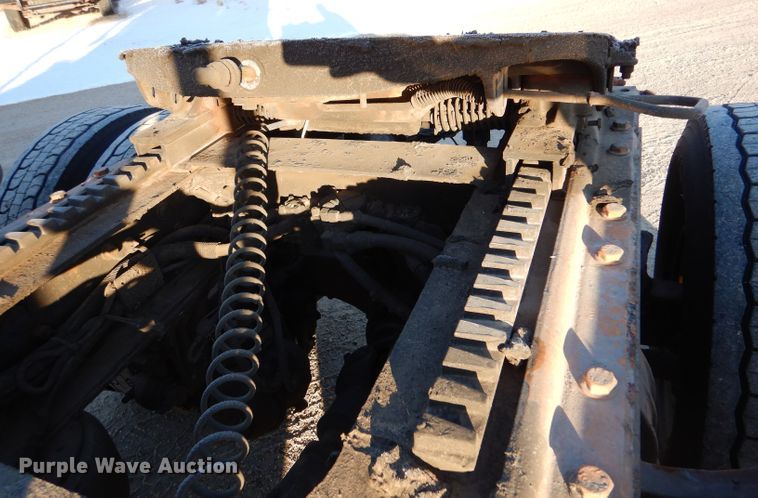 image for item IV9974 2002 Peterbilt 379  semi truck