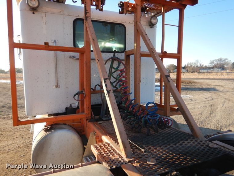 image for item IV9974 2002 Peterbilt 379  semi truck