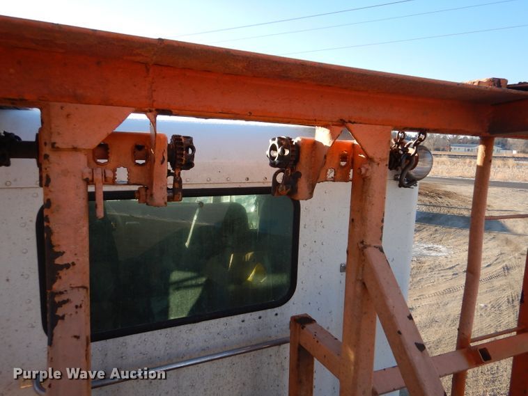 image for item IV9974 2002 Peterbilt 379  semi truck