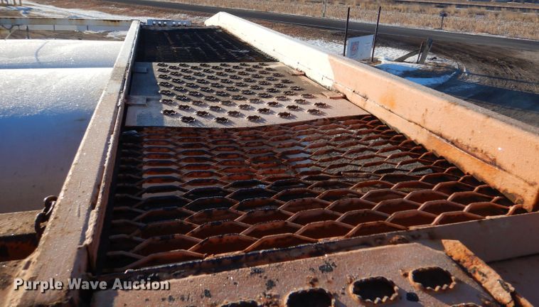 image for item IV9974 2002 Peterbilt 379  semi truck