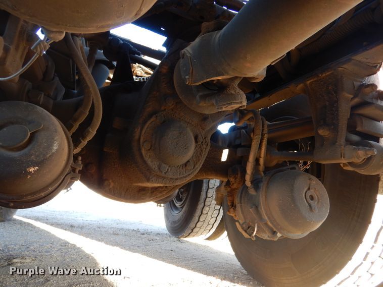 image for item IV9974 2002 Peterbilt 379  semi truck