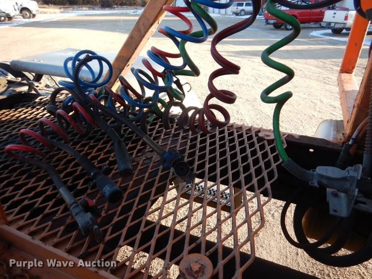 image for item IV9974 2002 Peterbilt 379  semi truck