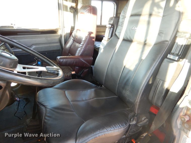 image for item IV9974 2002 Peterbilt 379  semi truck