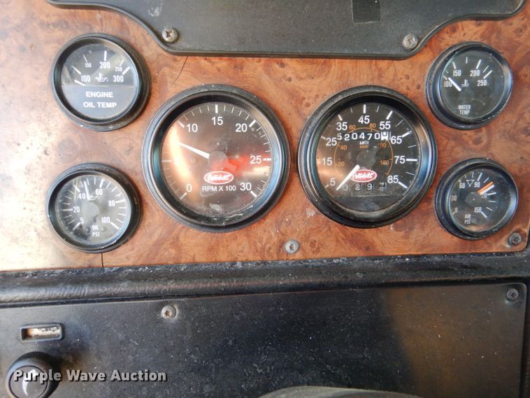 image for item IV9974 2002 Peterbilt 379  semi truck