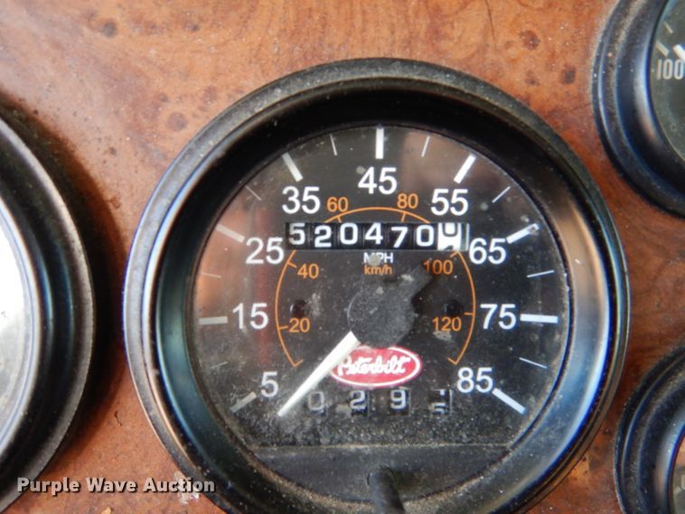 image for item IV9974 2002 Peterbilt 379  semi truck