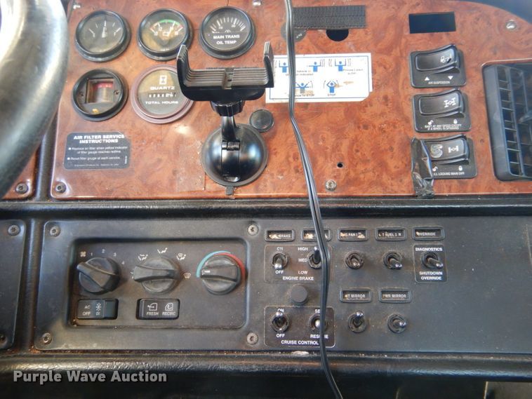 image for item IV9974 2002 Peterbilt 379  semi truck