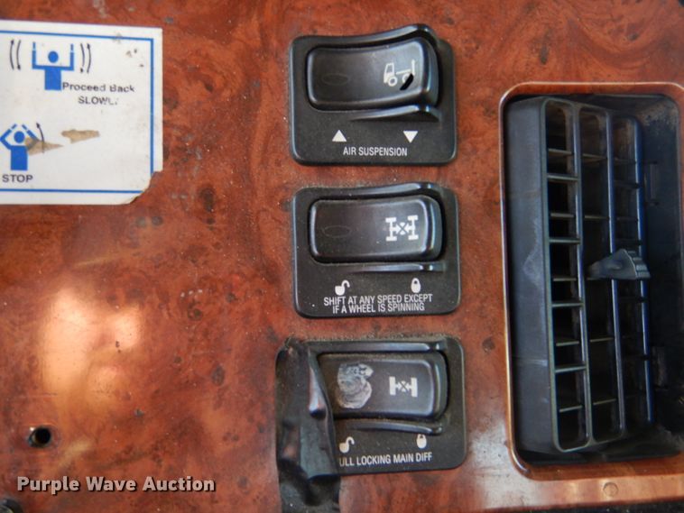 image for item IV9974 2002 Peterbilt 379  semi truck