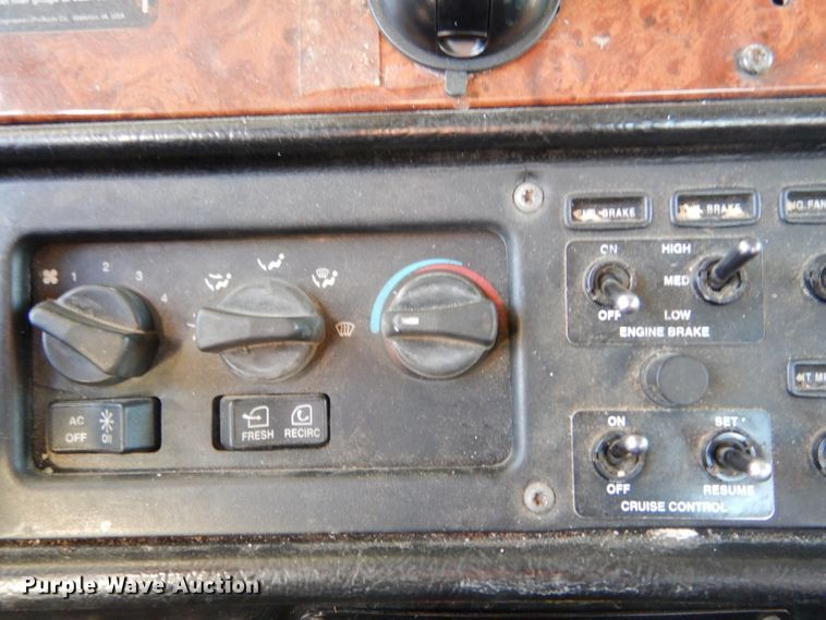 image for item IV9974 2002 Peterbilt 379  semi truck