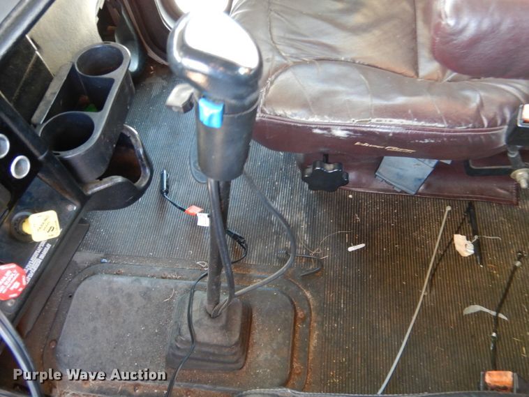 image for item IV9974 2002 Peterbilt 379  semi truck