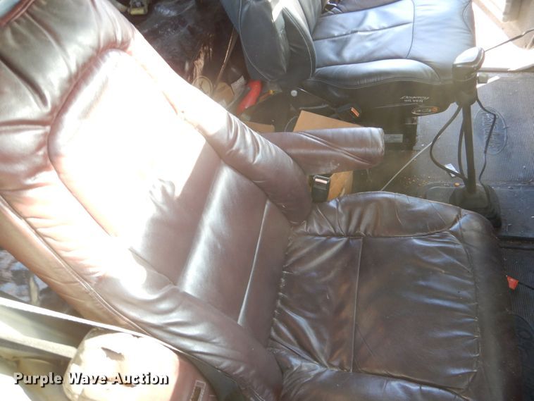 image for item IV9974 2002 Peterbilt 379  semi truck