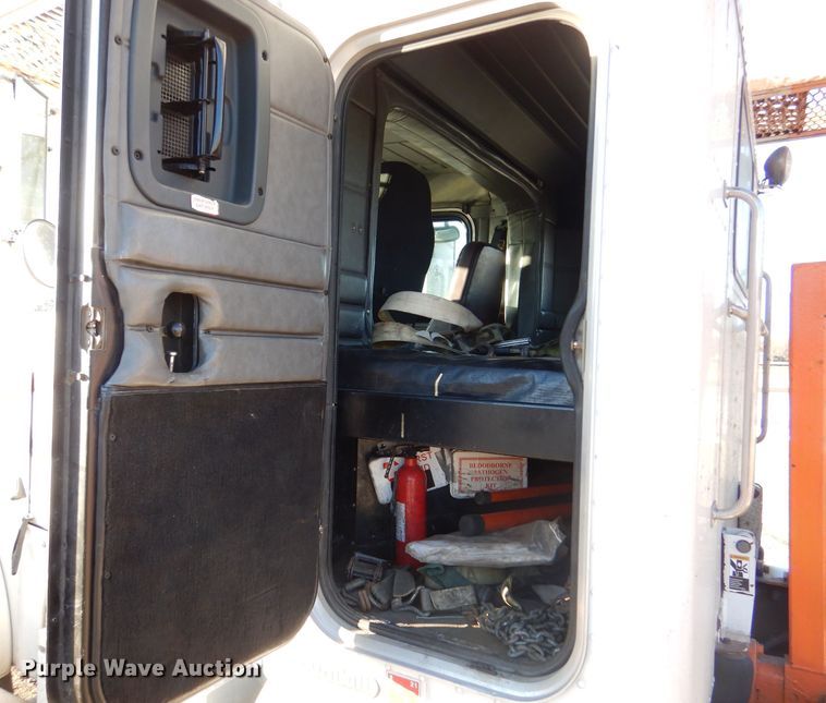 image for item IV9974 2002 Peterbilt 379  semi truck