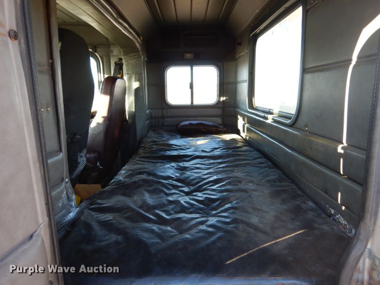 image for item IV9974 2002 Peterbilt 379  semi truck