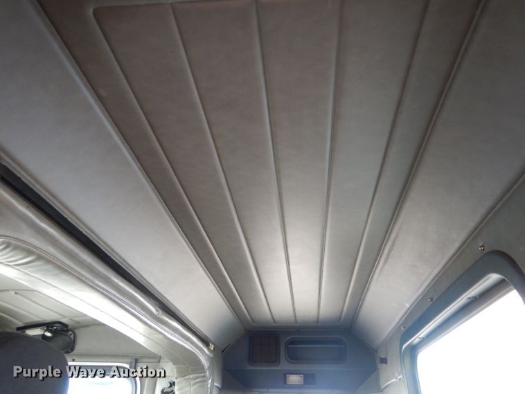 image for item IV9974 2002 Peterbilt 379  semi truck