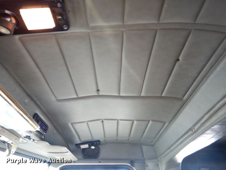 image for item IV9974 2002 Peterbilt 379  semi truck