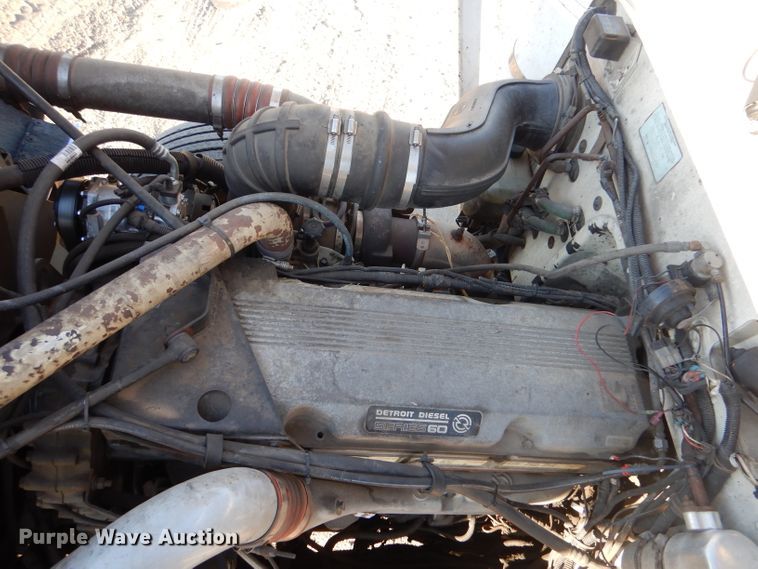 image for item IV9974 2002 Peterbilt 379  semi truck