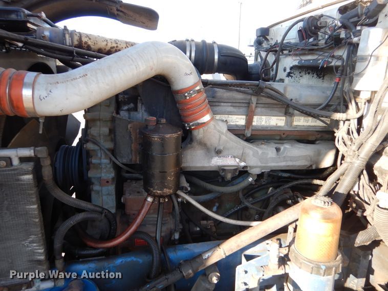 image for item IV9974 2002 Peterbilt 379  semi truck