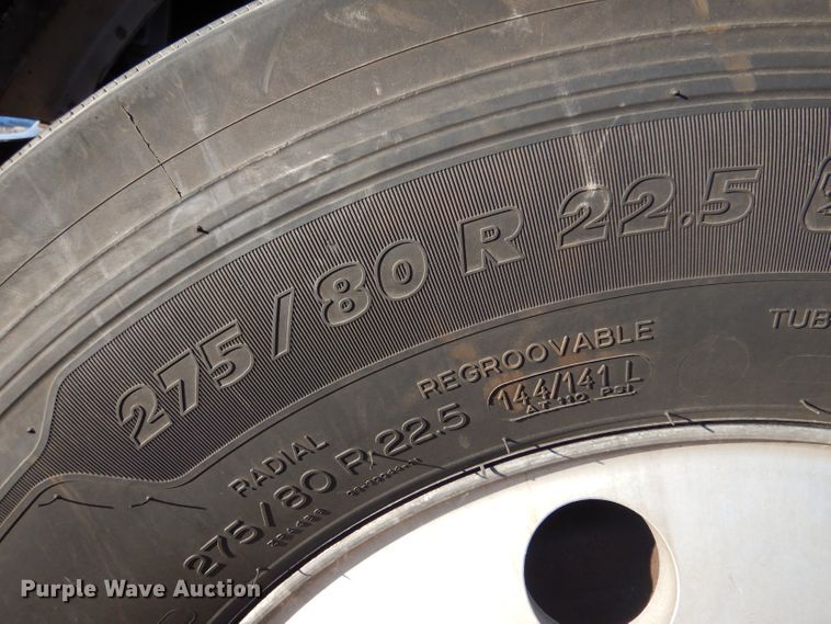 image for item IV9974 2002 Peterbilt 379  semi truck