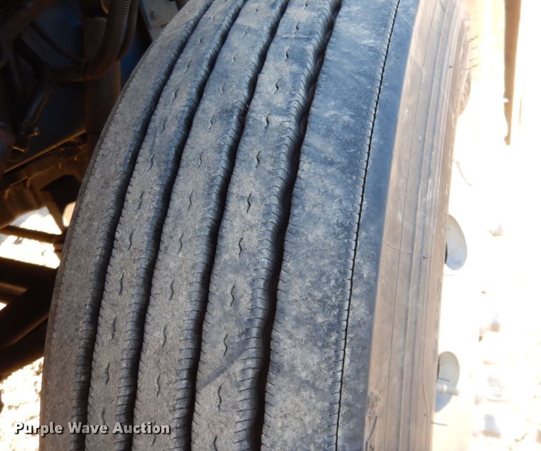 image for item IV9974 2002 Peterbilt 379  semi truck