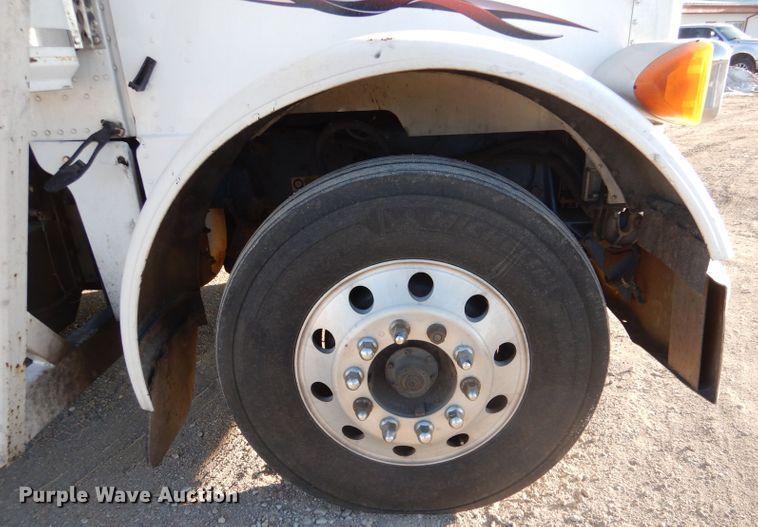 image for item IV9974 2002 Peterbilt 379  semi truck