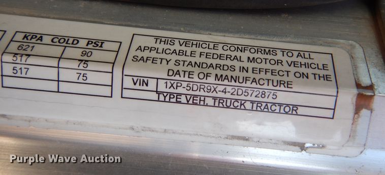 image for item IV9974 2002 Peterbilt 379  semi truck