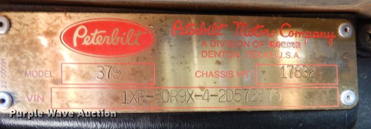 image for item IV9974 2002 Peterbilt 379  semi truck