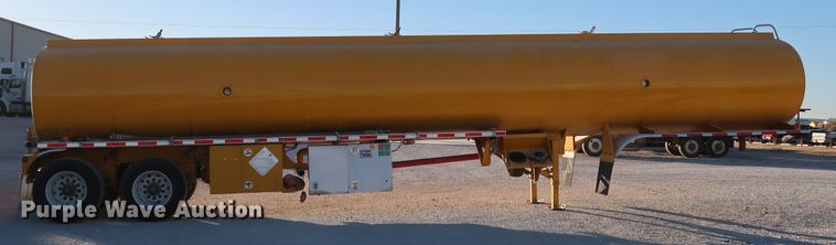 image for item IY9046 2004 Beall BAST-96-3-SB  tank trailer