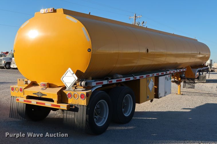 image for item IY9046 2004 Beall BAST-96-3-SB  tank trailer