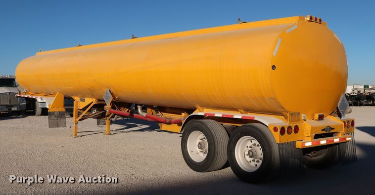 image for item IY9046 2004 Beall BAST-96-3-SB  tank trailer