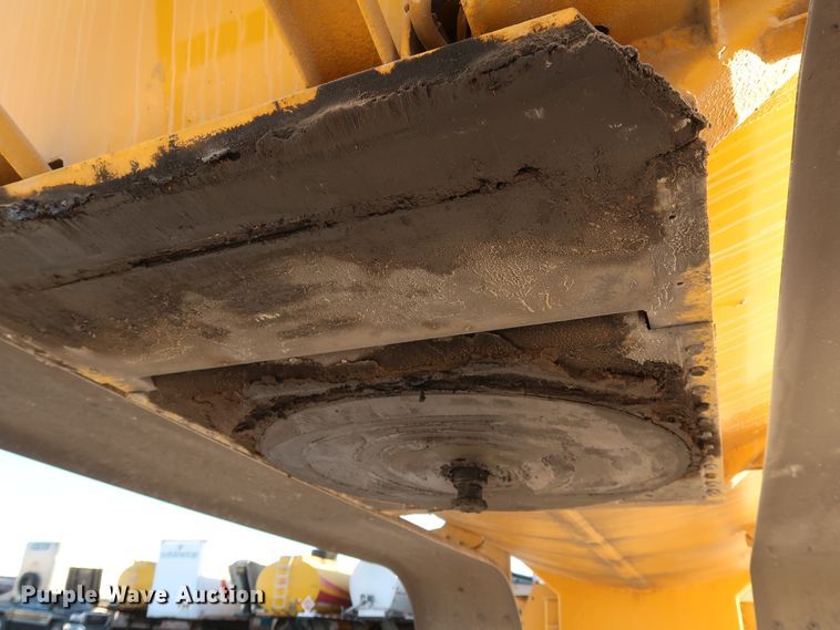 image for item IY9046 2004 Beall BAST-96-3-SB  tank trailer