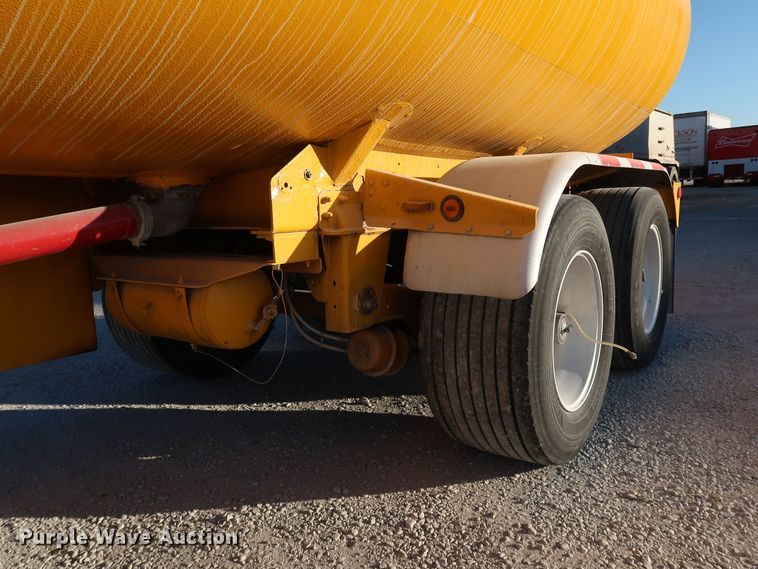 image for item IY9046 2004 Beall BAST-96-3-SB  tank trailer