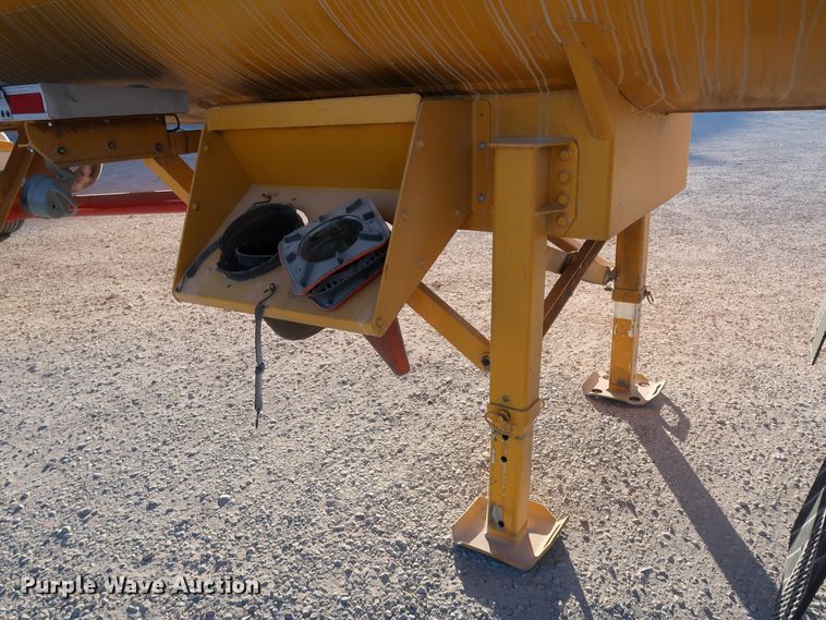 image for item IY9046 2004 Beall BAST-96-3-SB  tank trailer