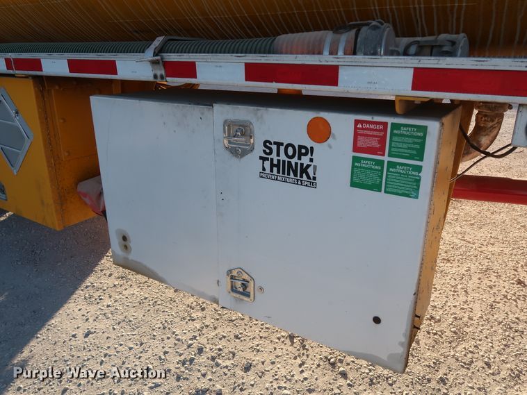 image for item IY9046 2004 Beall BAST-96-3-SB  tank trailer