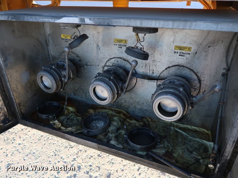 image for item IY9046 2004 Beall BAST-96-3-SB  tank trailer