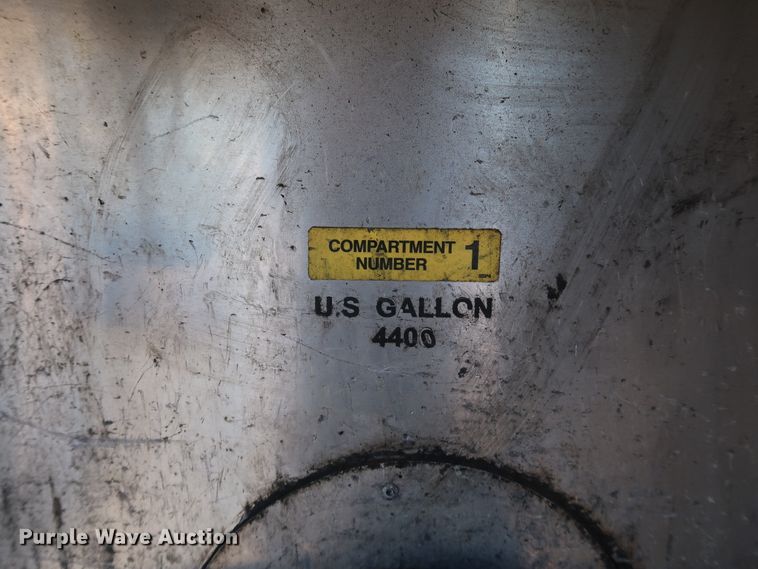 image for item IY9046 2004 Beall BAST-96-3-SB  tank trailer