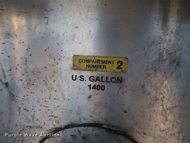 image for item IY9046 2004 Beall BAST-96-3-SB  tank trailer