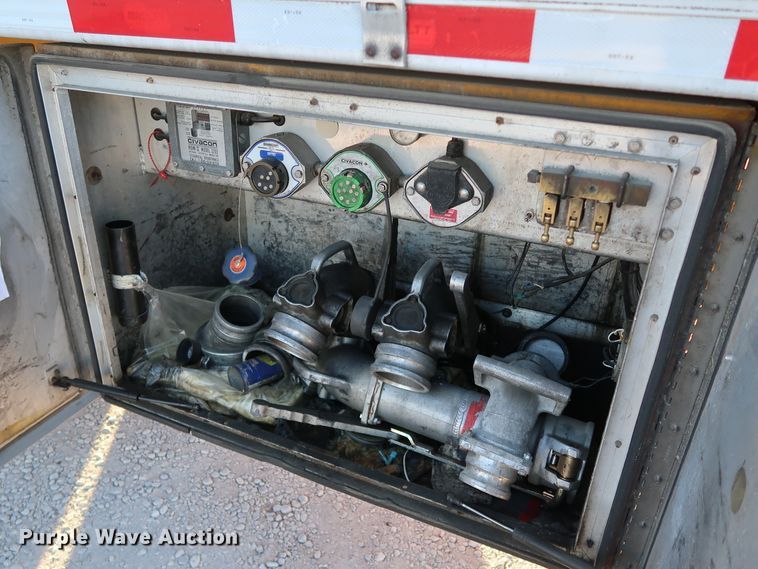 image for item IY9046 2004 Beall BAST-96-3-SB  tank trailer