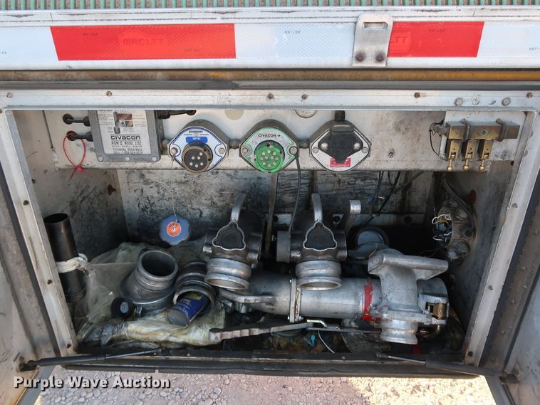 image for item IY9046 2004 Beall BAST-96-3-SB  tank trailer