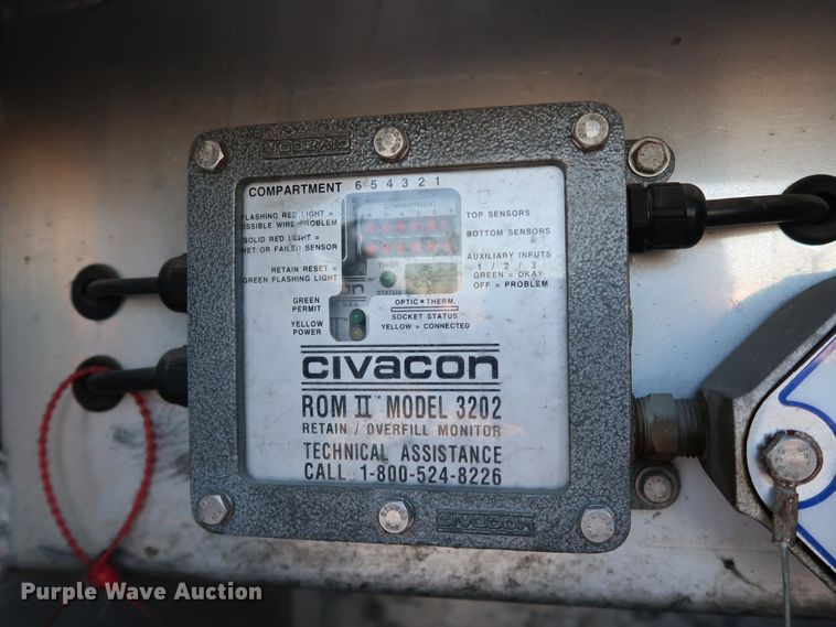 image for item IY9046 2004 Beall BAST-96-3-SB  tank trailer