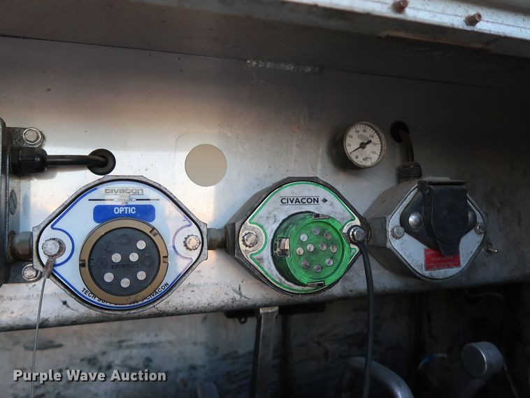 image for item IY9046 2004 Beall BAST-96-3-SB  tank trailer