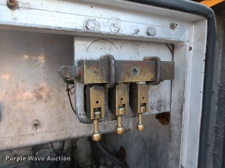 image for item IY9046 2004 Beall BAST-96-3-SB  tank trailer