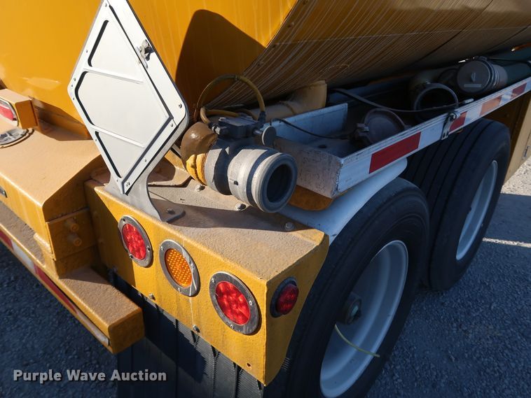 image for item IY9046 2004 Beall BAST-96-3-SB  tank trailer