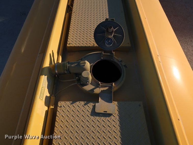 image for item IY9046 2004 Beall BAST-96-3-SB  tank trailer