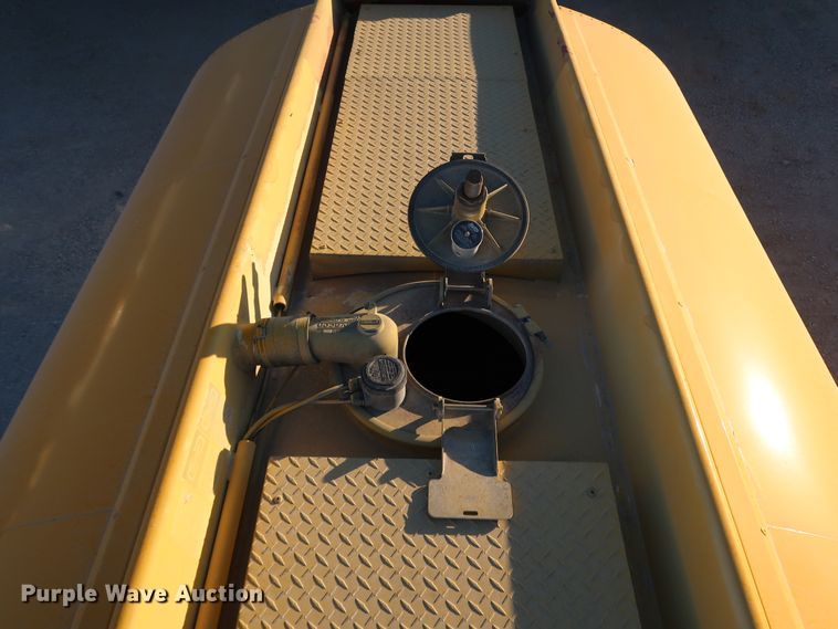 image for item IY9046 2004 Beall BAST-96-3-SB  tank trailer