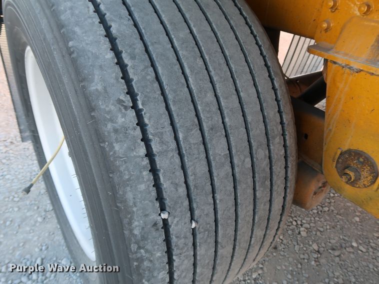 image for item IY9046 2004 Beall BAST-96-3-SB  tank trailer