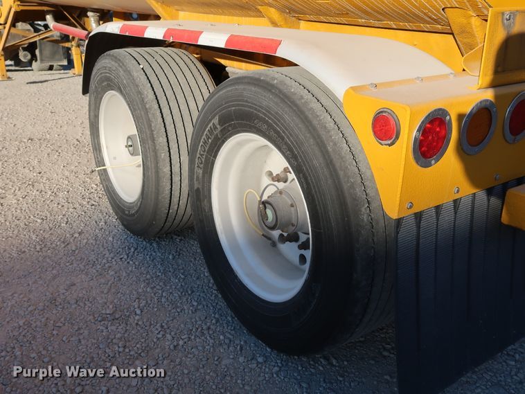 image for item IY9046 2004 Beall BAST-96-3-SB  tank trailer