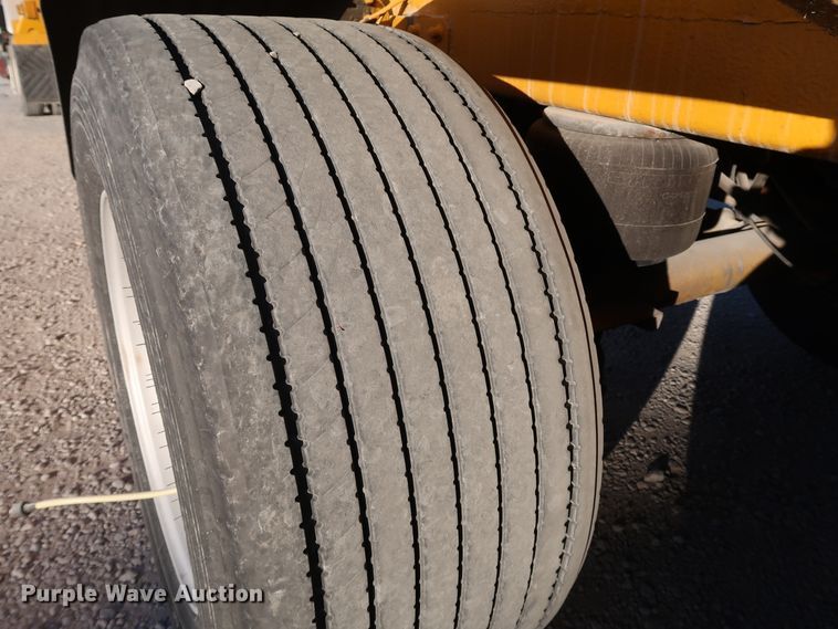 image for item IY9046 2004 Beall BAST-96-3-SB  tank trailer