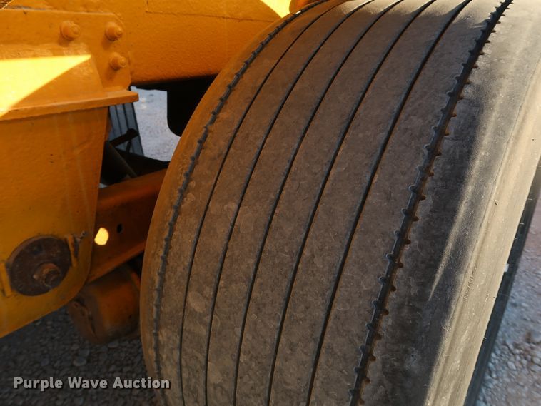 image for item IY9046 2004 Beall BAST-96-3-SB  tank trailer